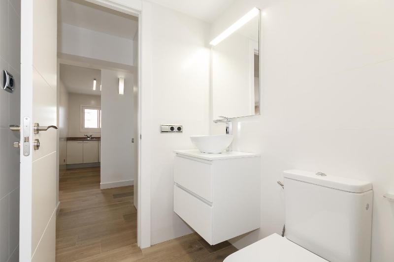UHC ONDINA APARTMENTS - image 21