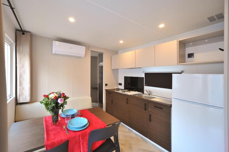 Mobile Home image 4