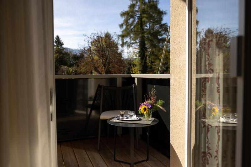 Superior Room with Balcony image 3