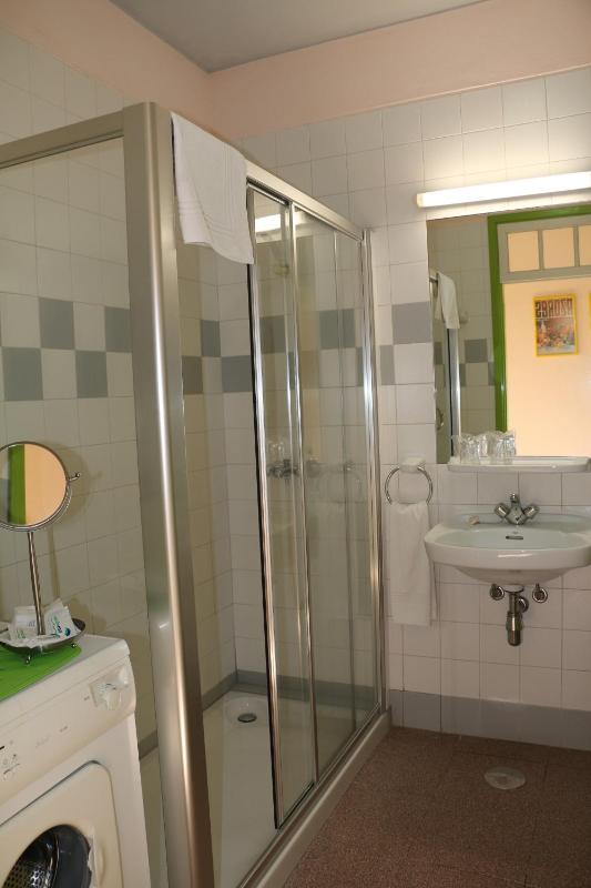 One-Bedroom Apartment image 4