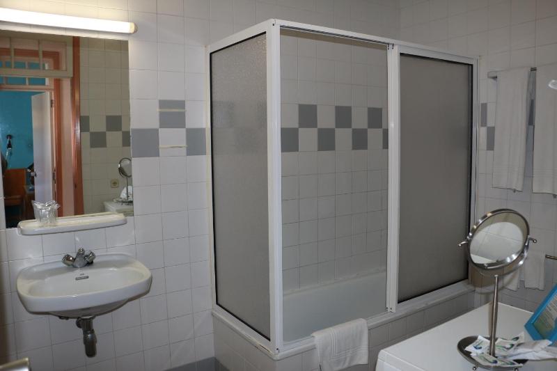 One-Bedroom Apartment image 3