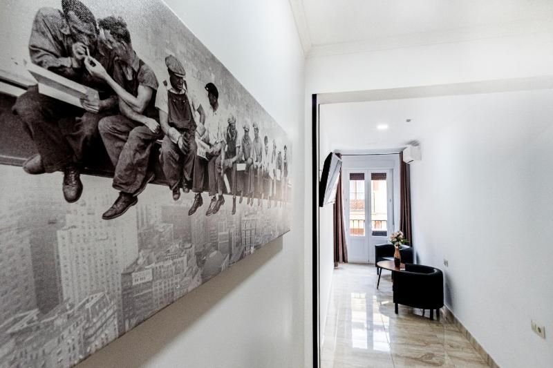 Superior Twin Room with City View image 2
