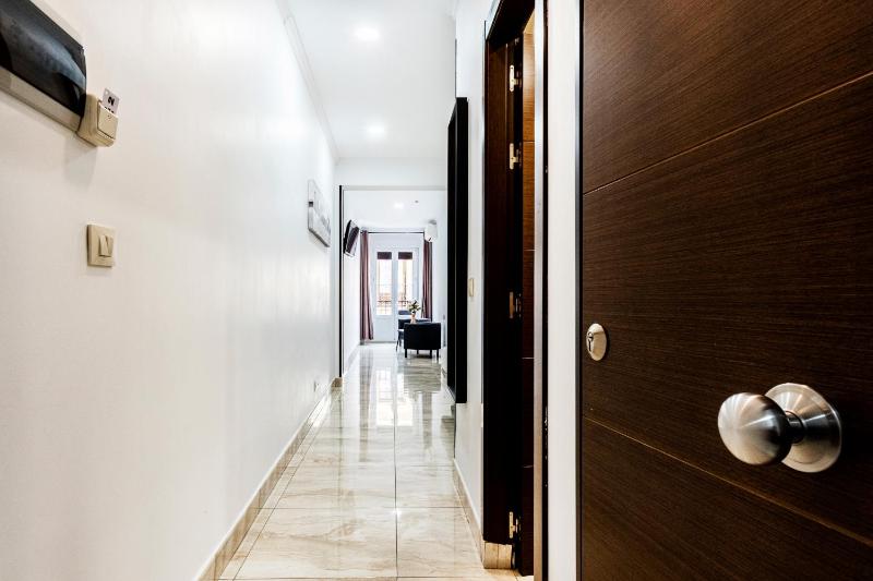 Superior Twin Room with City View image 4