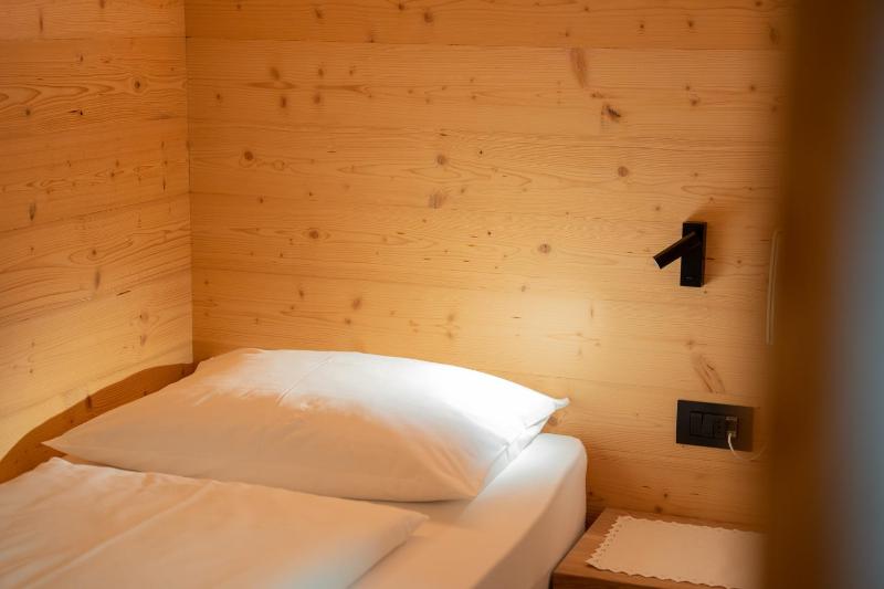 Single Room with Bathroom image 3