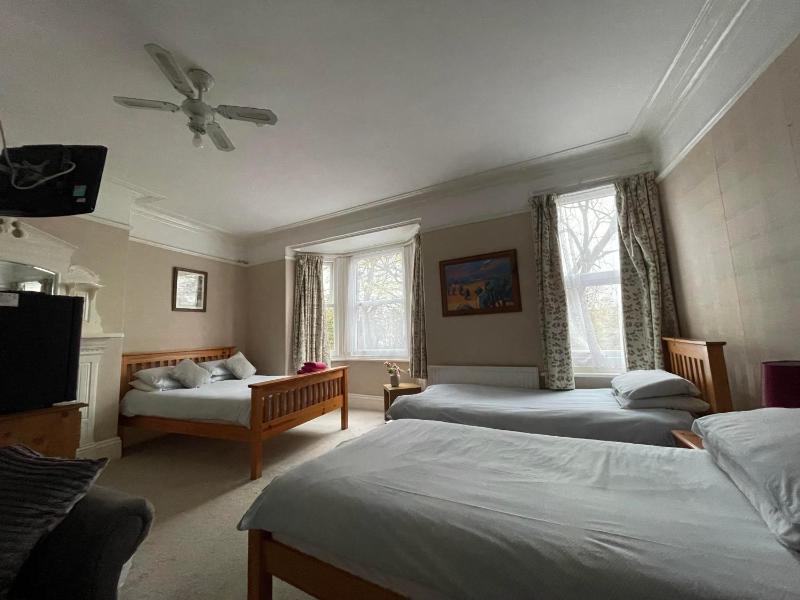 Family Room image 3