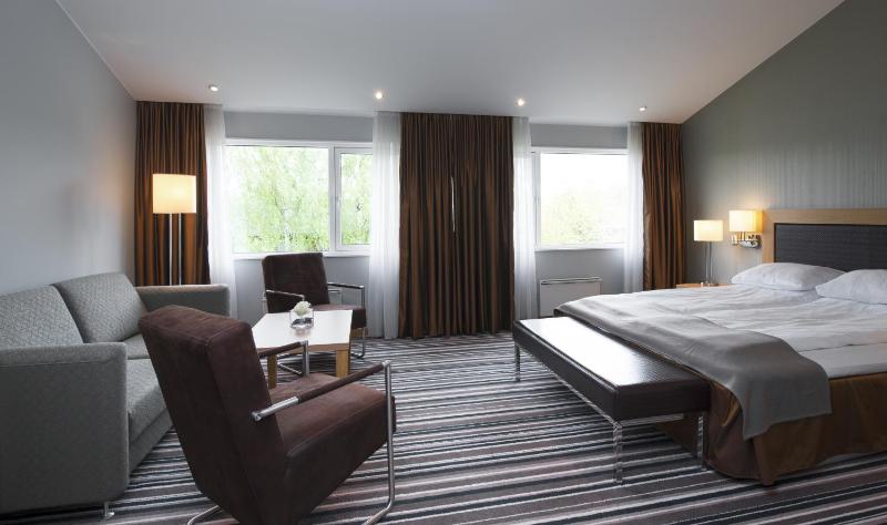 Twin Room image 2