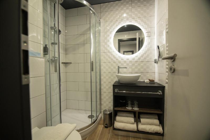 Quadruple Room image 2