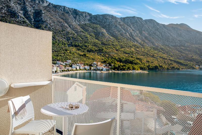 Junior Suite with Balcony and Sea View image 3
