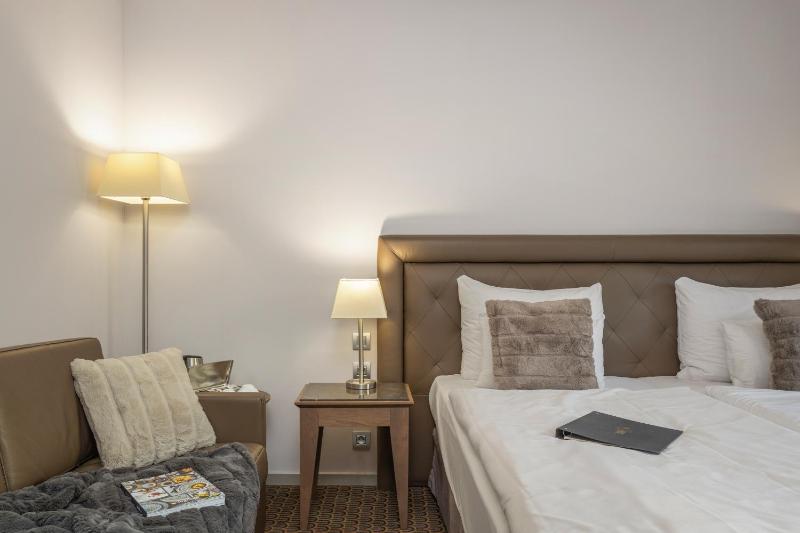 Superior Double with Sofa or Twin Room with Sofa image 4