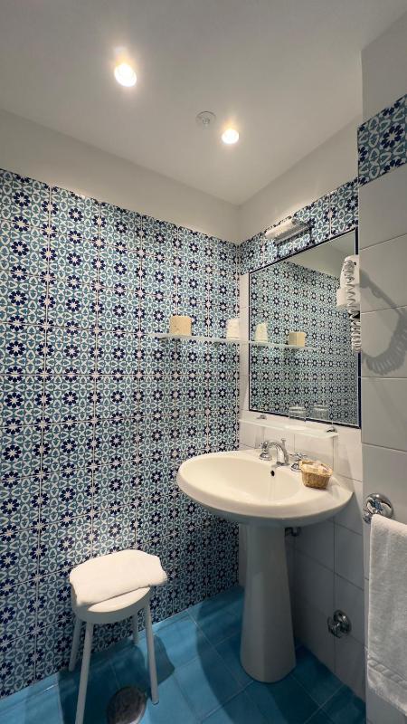 Double or Twin Room image 4