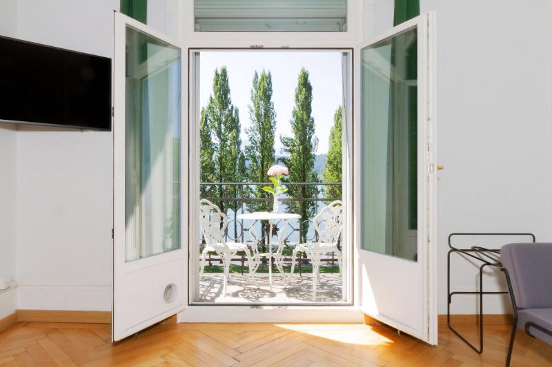 Junior Suite with Balcony image 2