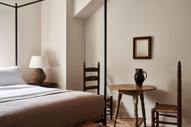 Queen Room image 1