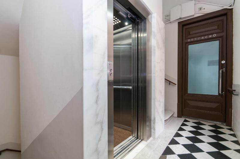 Deluxe Two-Bedroom Apartment H4 image 3