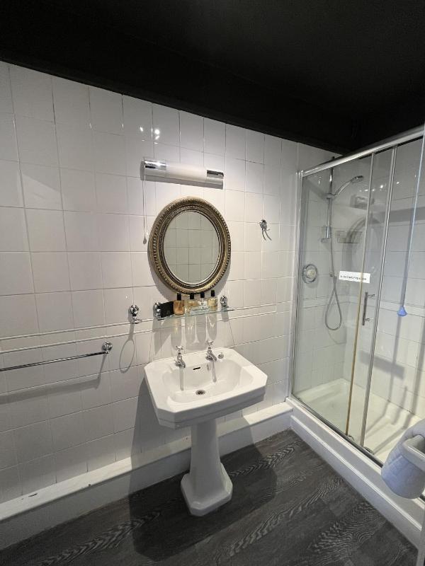 Deluxe Double Room image 2