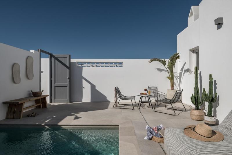Grand Family Suite with Private Pool image 1