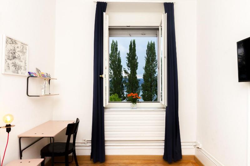 Single Room image 4