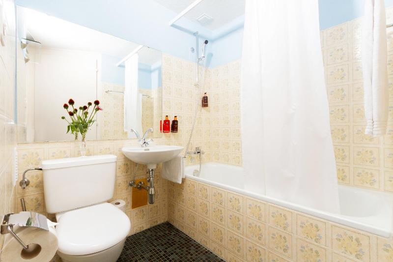 Single Room image 3
