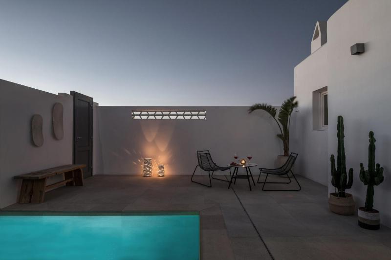 Grand Family Suite with Private Pool image 2