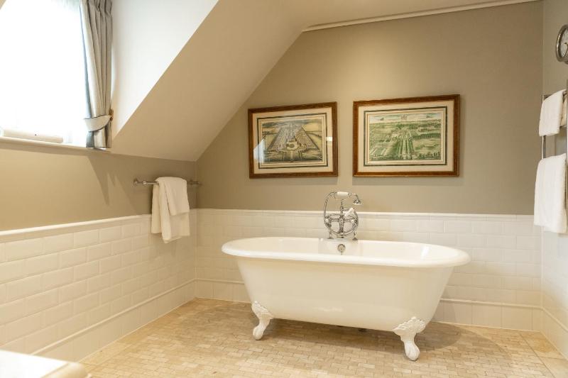 Deluxe Double Room image 3