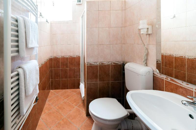 Standard Family Room image 2