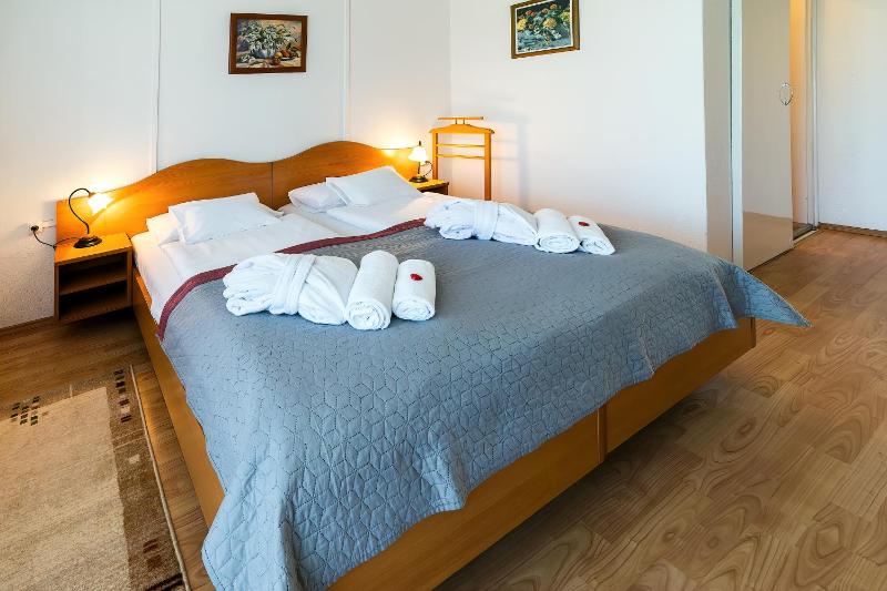 Standard Double Room image 1