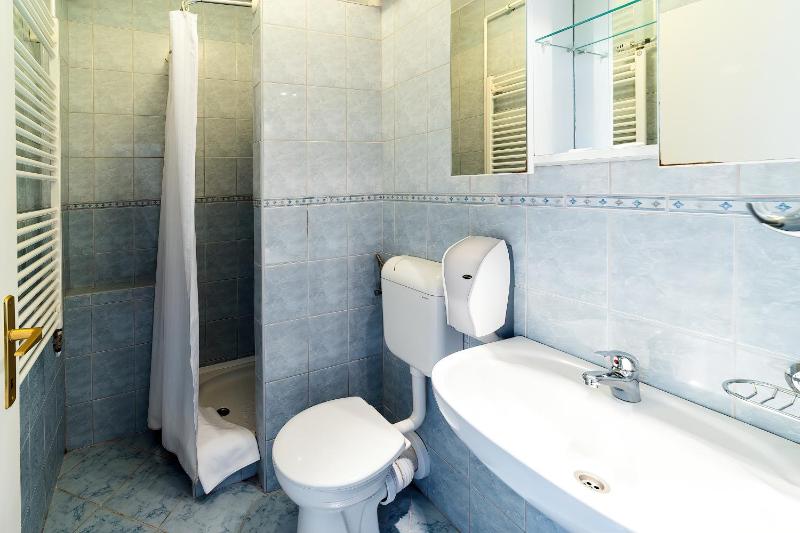 Superior Double Room with Two Double Beds image 4