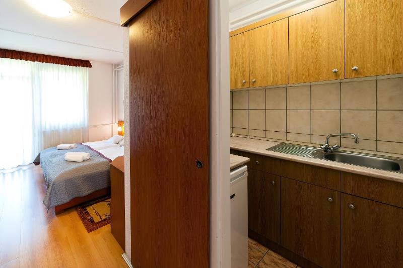 Superior Triple Room image 3