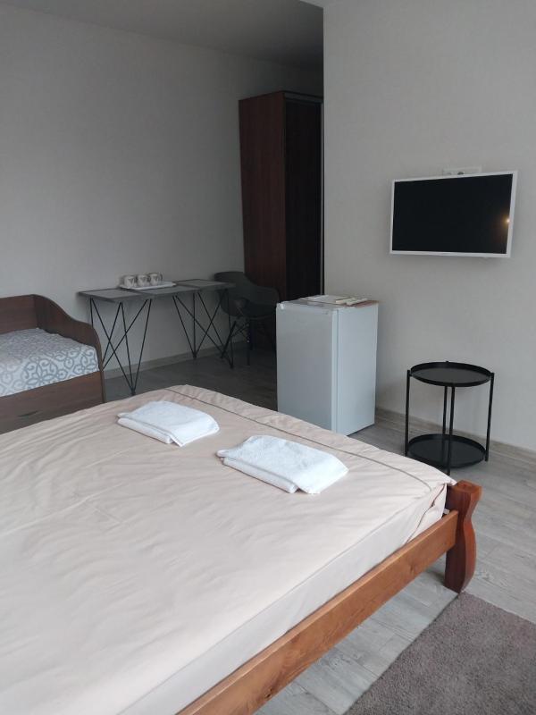 Triple Room with Bathroom image 2