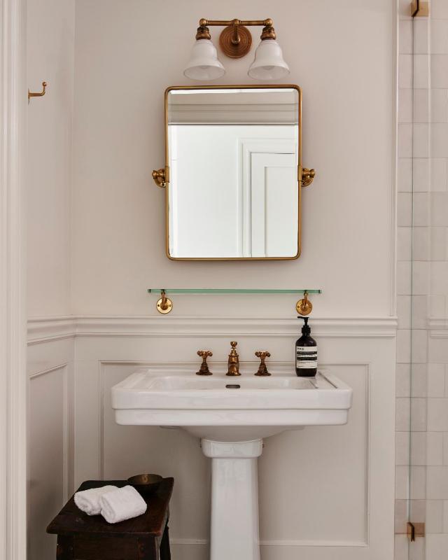 Queen Room image 3