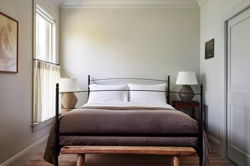 Queen Room image 2