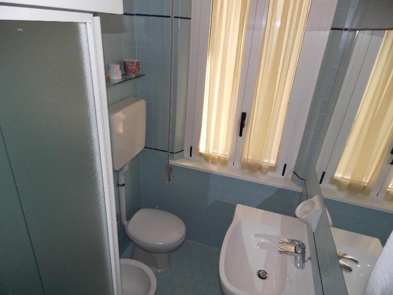 Standard Double Room image 4