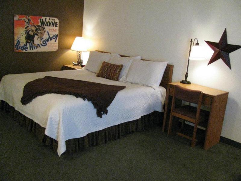 Standard Queen Room - Non Smoking image 2