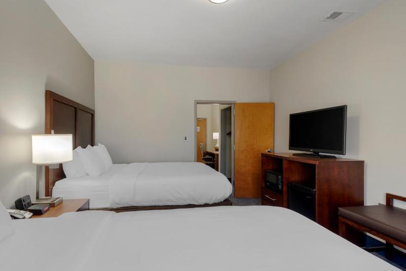 Standard Queen Suite with Two Queen Beds - Non-Smoking image 4