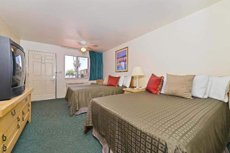 Double Room with Two Double Beds - Non-Smoking image 3