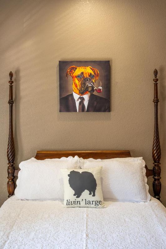Deluxe Queen Room with Courtyard View image 4