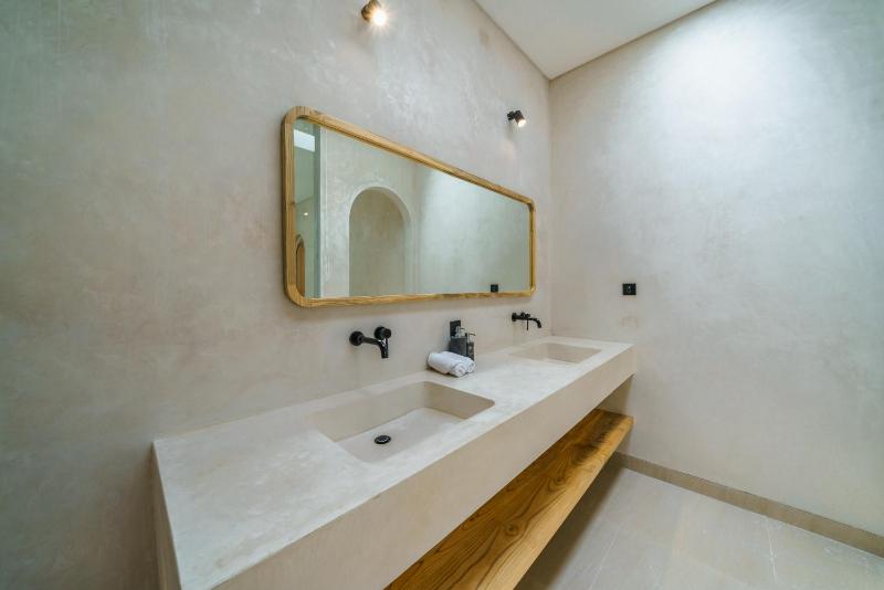 Villa Leros - Modern Chic 2BR Mediterranean Villa in Canggu! - image 7