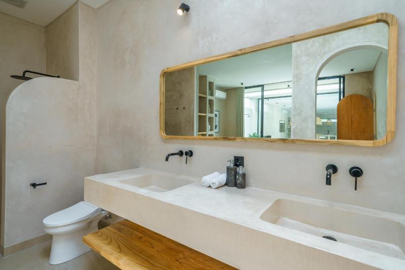 Villa Leros - Modern Chic 2BR Mediterranean Villa in Canggu! - image 29