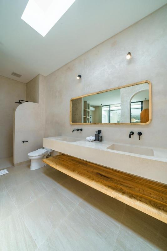 Villa Leros - Modern Chic 2BR Mediterranean Villa in Canggu! - image 27