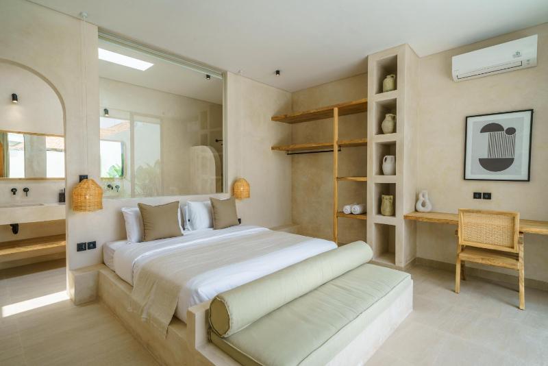 Villa Leros - Modern Chic 2BR Mediterranean Villa in Canggu! - image 9