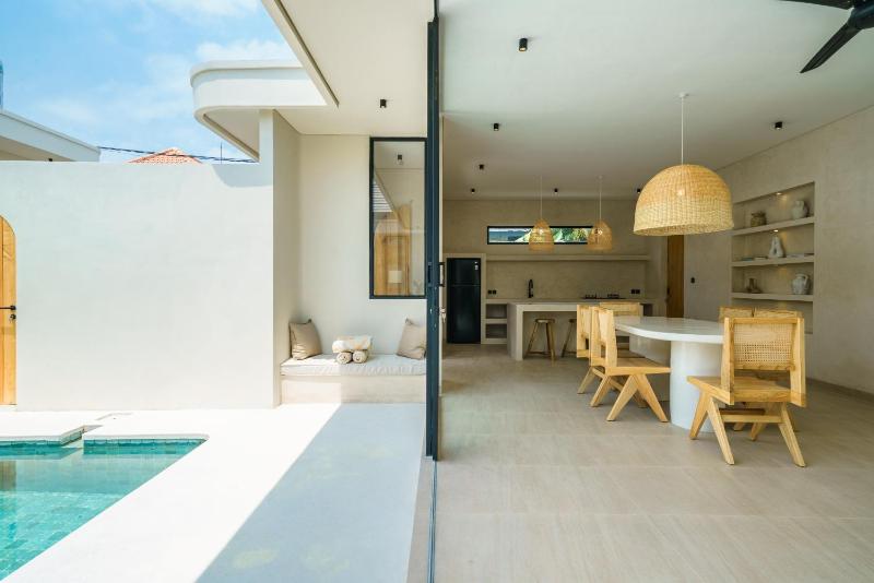 Villa Leros - Modern Chic 2BR Mediterranean Villa in Canggu! - image 11