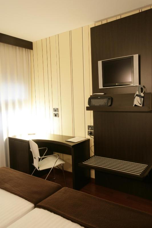 Double or Twin Room image 2