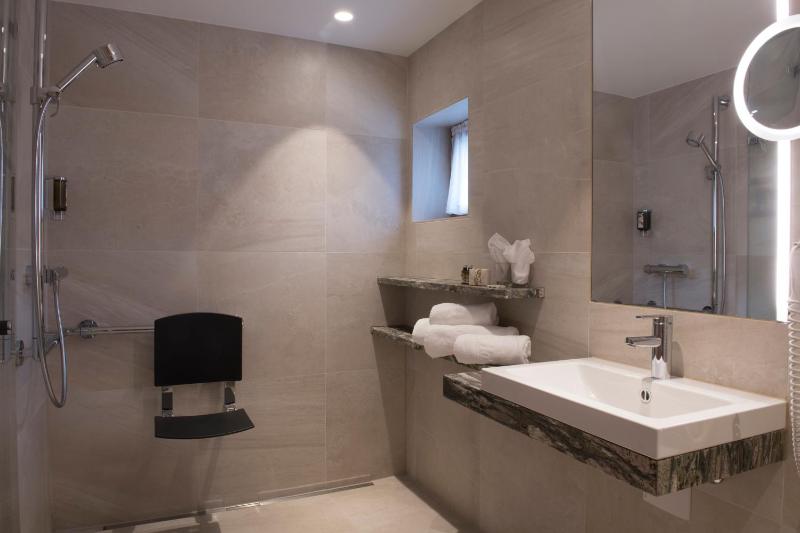 Double Room with Garden View image 3