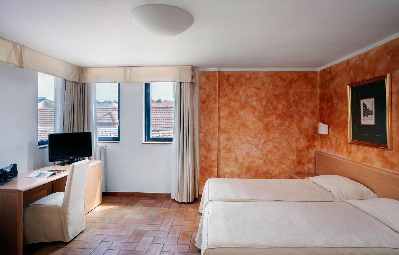Triple Room image 4