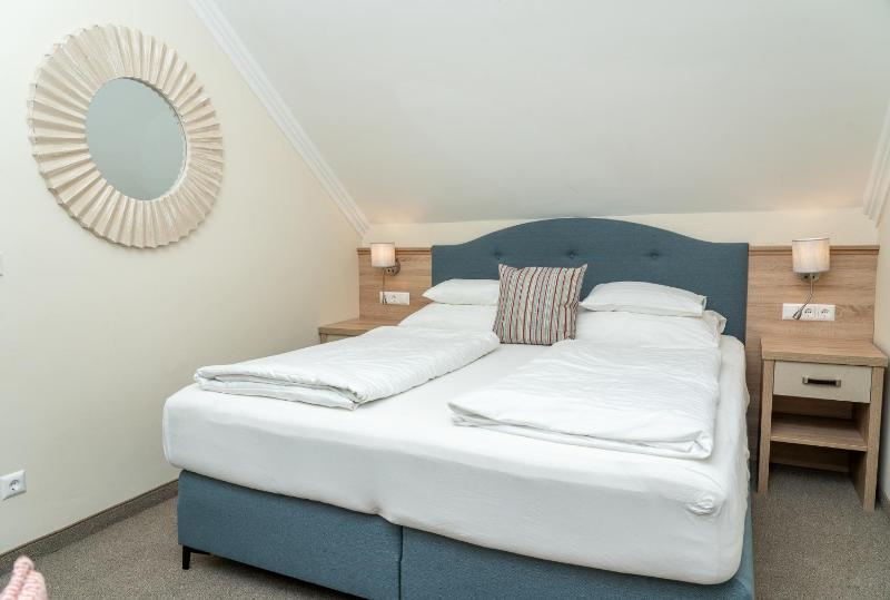 Standard Double Room with Bath image 1