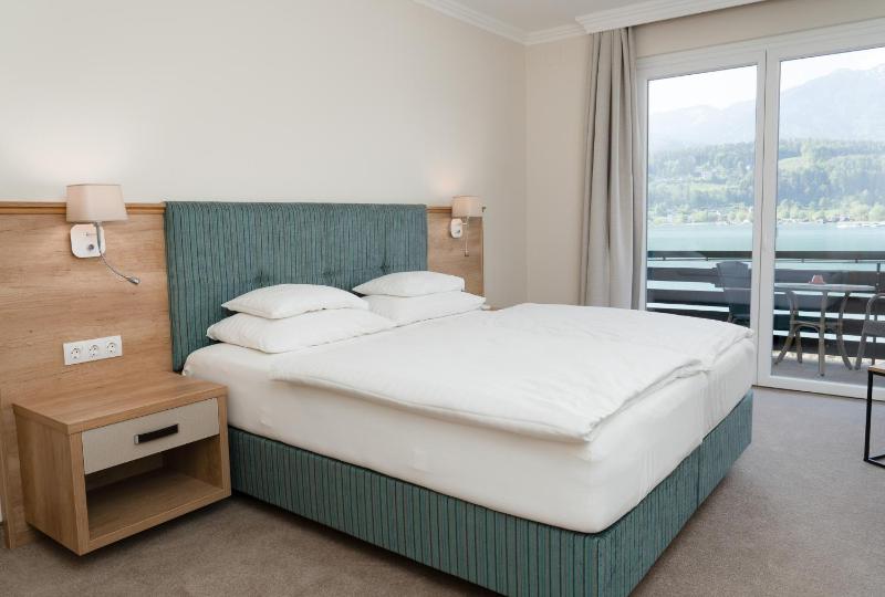 Superior Double Room with Balcony image 1
