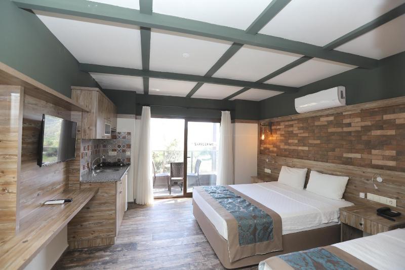 Deluxe Double or Twin Room with Balcony image 2