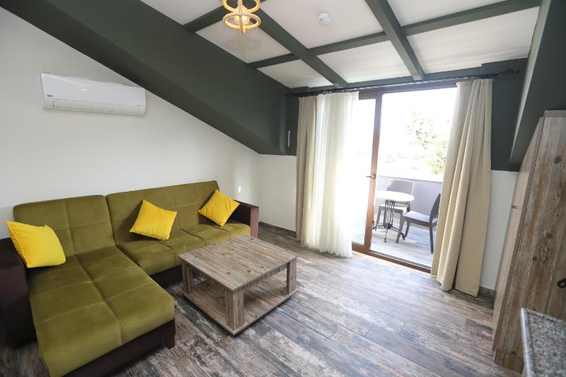 Junior Suite with Pool View image 3