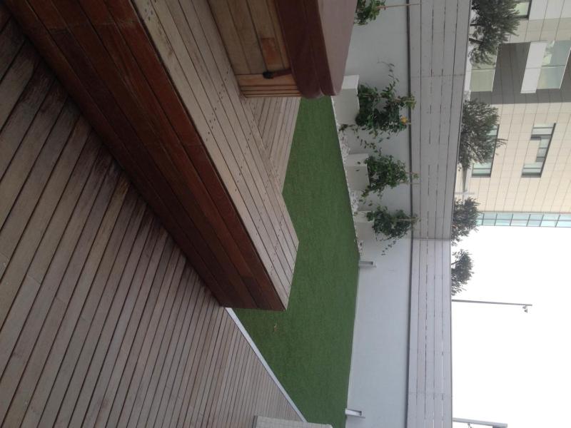 Two-Bedroom Apartment with Private Hot Tub and Garden image 4