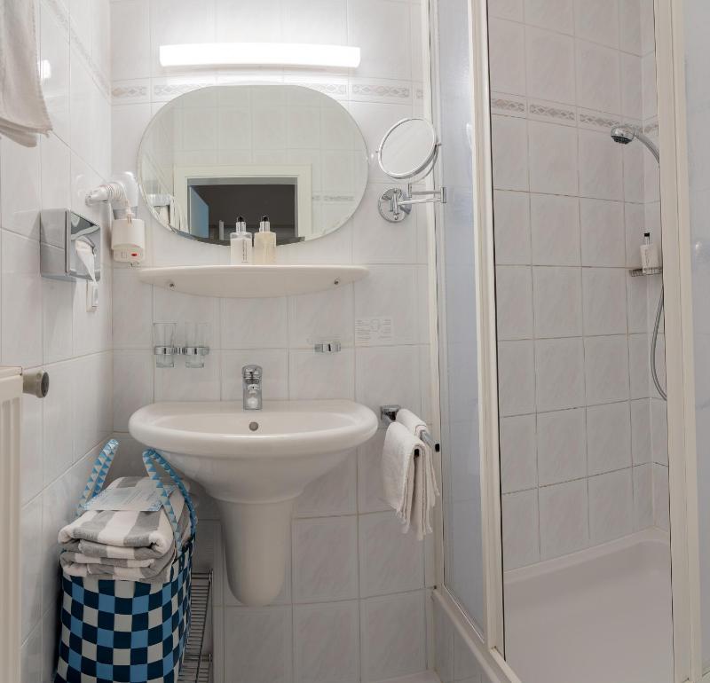 Standard Double Room with Shower image 2