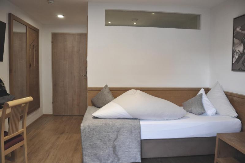 Economy Single Room image 3